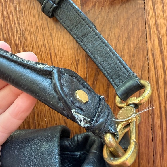 Marc by Marc Jacobs Natasha  Black Leather Shoulder Bag with Gold Plaque - Picture 2 of 9